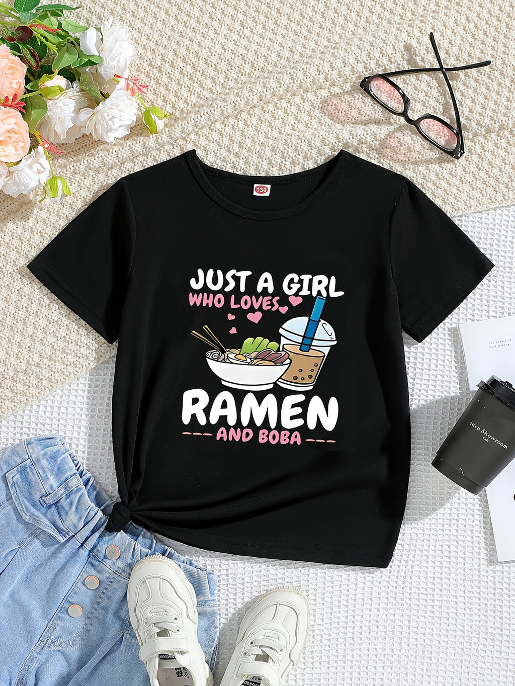 A Charming And Laid-Back Cartoon-Patterned Letter Tee for Girls, Perfect for Summer with Its Short Sleeves And Round Neck Design