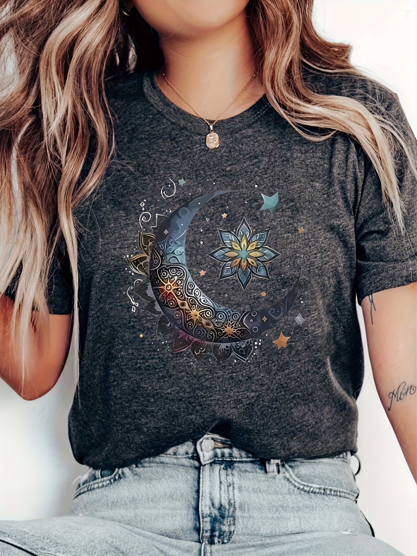 Plus Size - Plus Size - Gray Crew Neck Moon Print Short-Sleeved T-Shirt, a Must-Have for Casual Fashion, Suitable for Spring, Summer And Autumn, Slightly Loose, Comfortable And Skin-Friendly, Plus Size Women'S Casual And Elegant T-Shirt