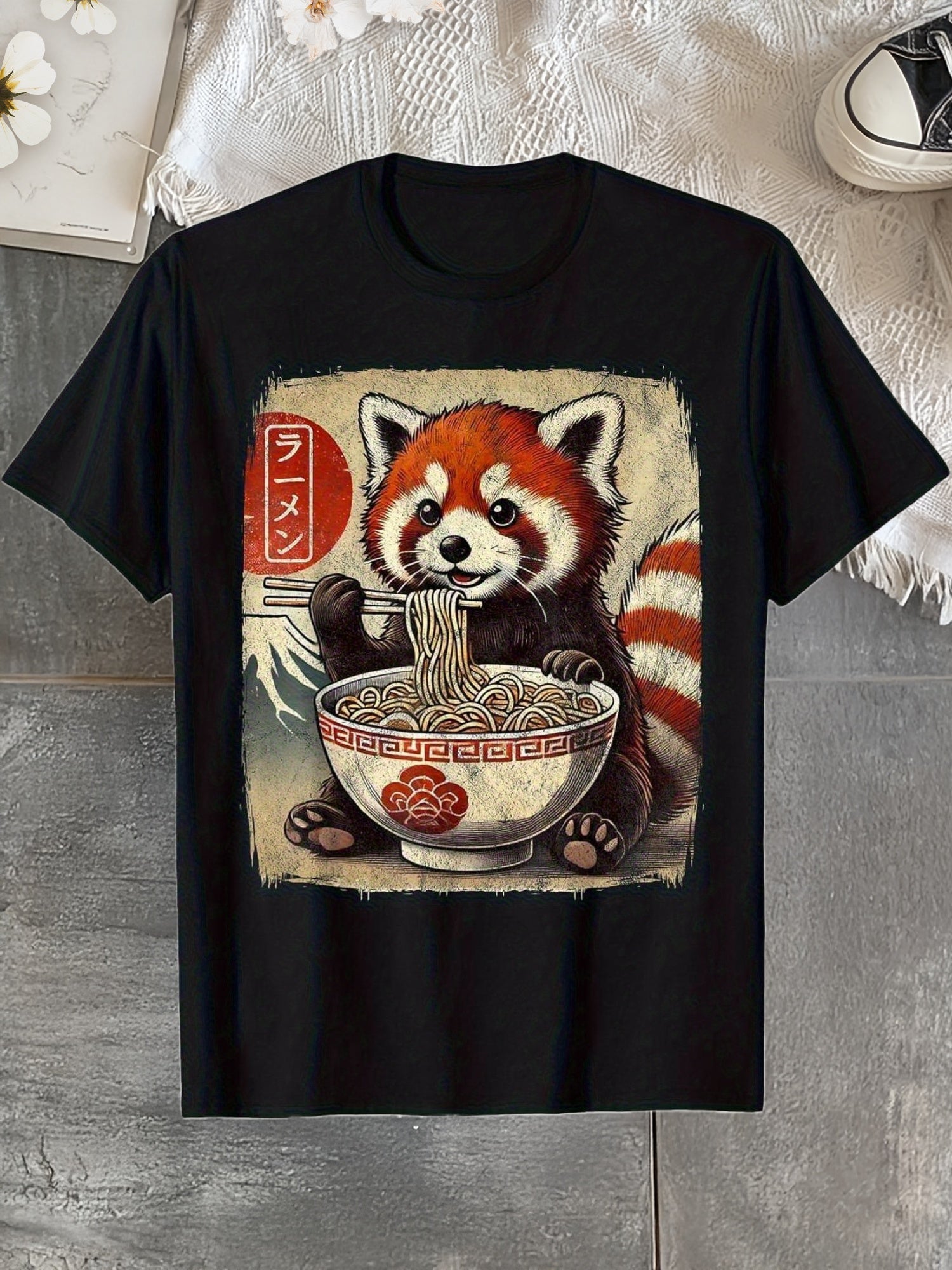 Men'S Funny Red Panda Eating Ramen Japanese Kawaii Anime Design T-Shirt - Black Casual Short Sleeve Crew Neck, Suitable for Outdoor Activities And Daily Wear