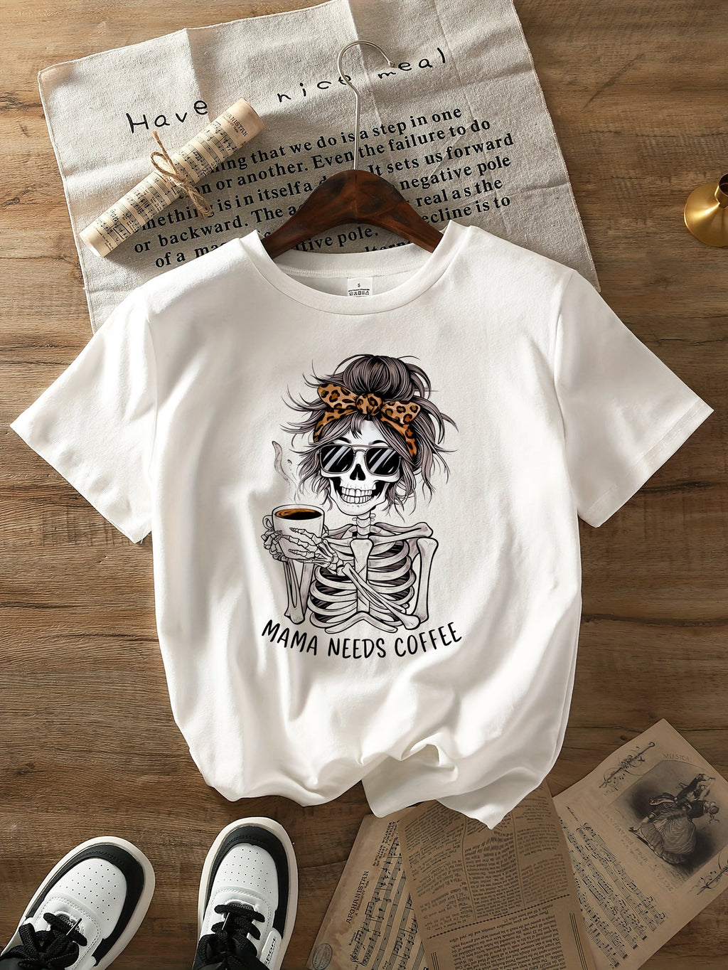 Mom Wants a Coffee-Themed Halloween T-Shirt Featuring a Skull Print, Perfect for Casual And Festive Outfits for Women, with Short Sleeves