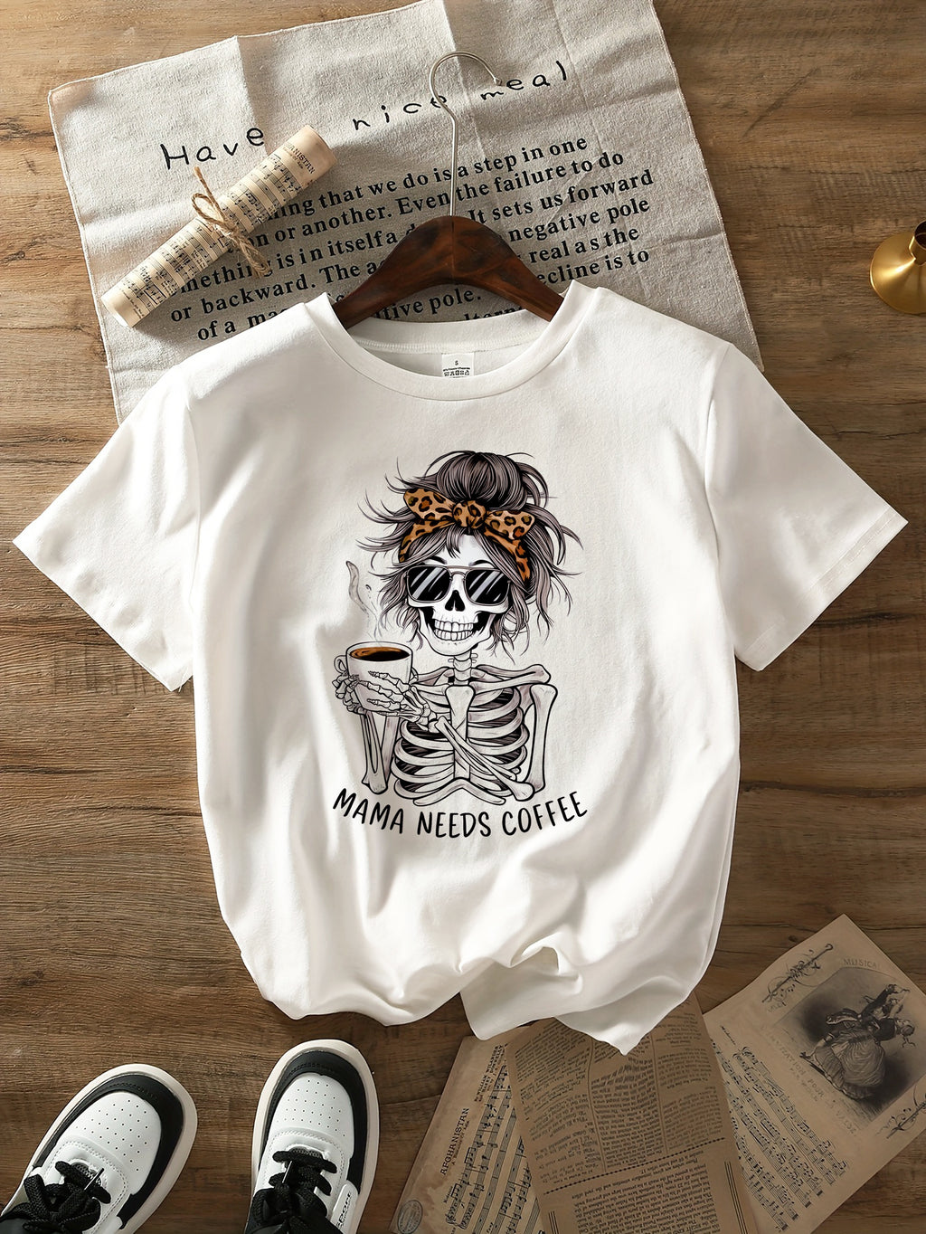 Mom Wants a Coffee-Themed Halloween T-Shirt Featuring a Skull Print, Perfect for Casual And Festive Outfits for Women, with Short Sleeves