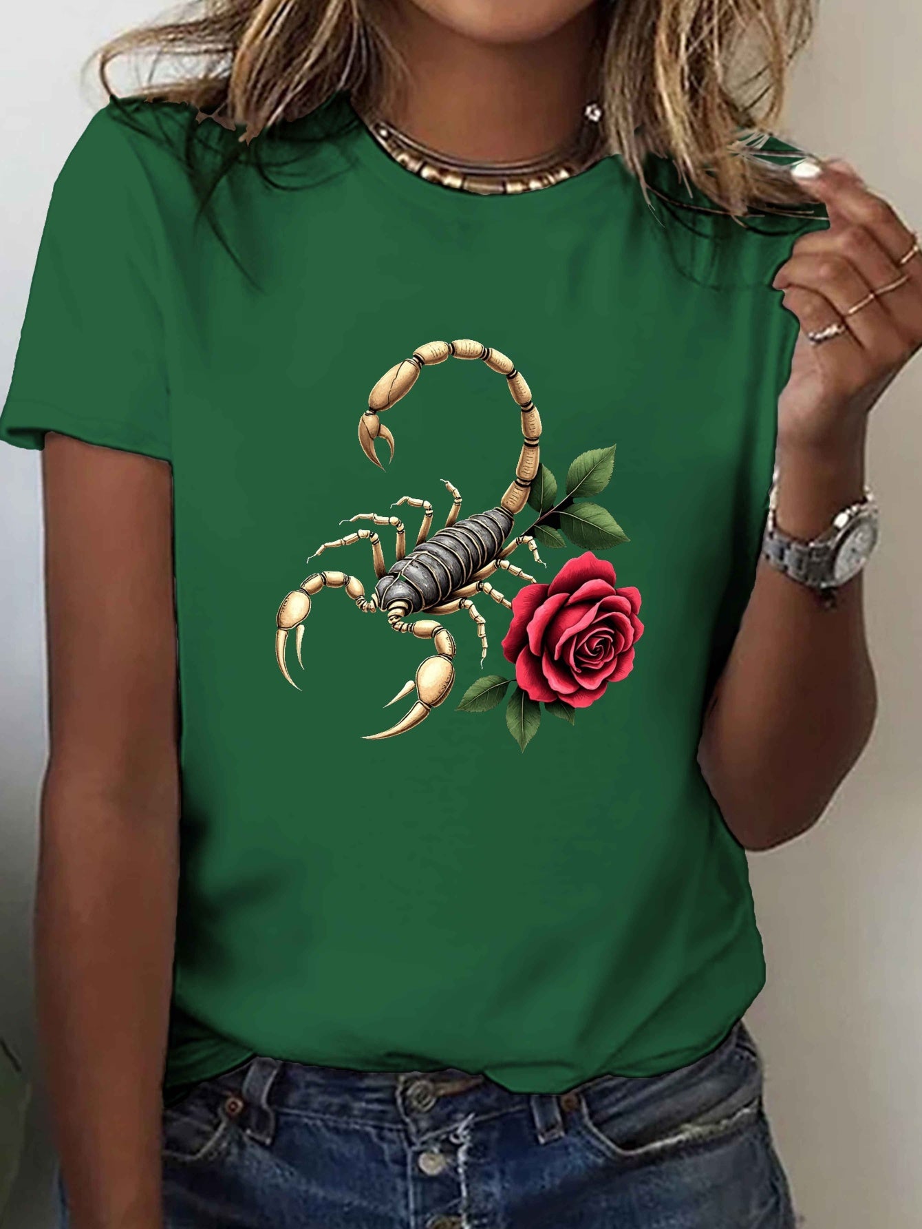 Women's Scorpion and Rose Print T-Shirt - Short Sleeve Crew Neck Top with Scorpion & Rose Graphic, Medium-Stretch Casual Blouse for Spring Summer Casual Attire