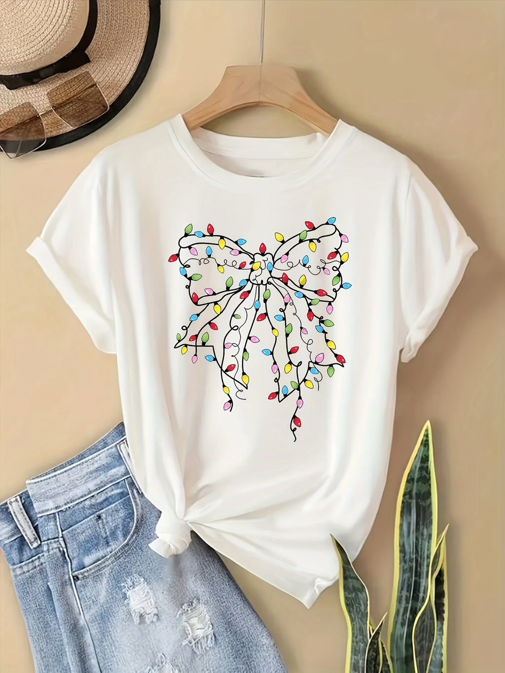 Women'S Short-Sleeve Top with a Round Neck Featuring a Stylish Print of Christmas Lights And Bows