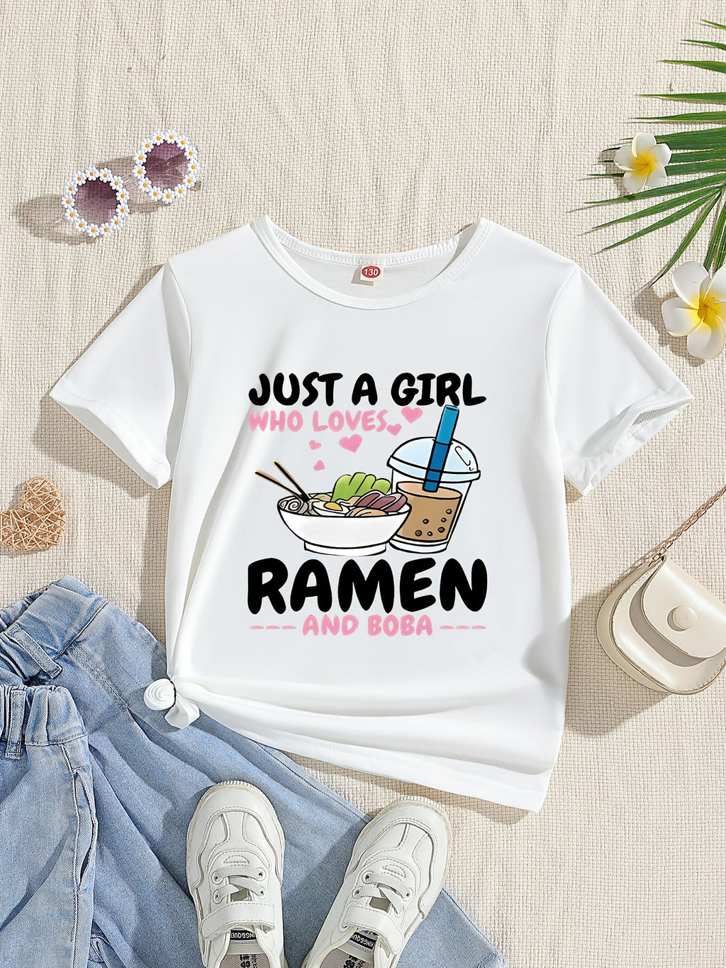 A Charming And Laid-Back Cartoon-Patterned Letter Tee for Girls, Perfect for Summer with Its Short Sleeves And Round Neck Design