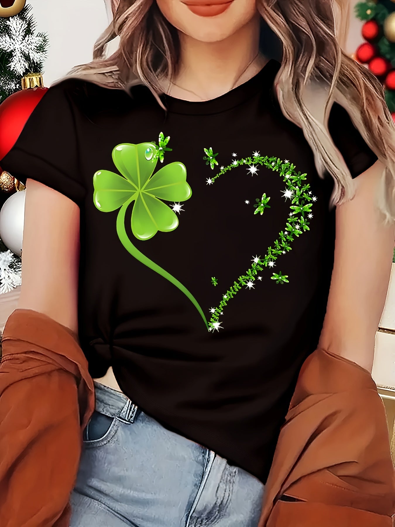 Plus Size, Clover Print Heart Pattern Slim Fit Round Neck T-Shirt- Spring Summer Women's Top Available in Plus Sizes