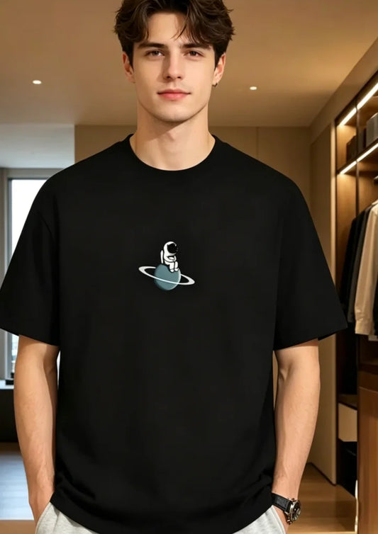 Vintage Men Space Astronaut on Saturn Print T-shirt Crewneck Short Sleeve Cotton Tees Male Fashion Casual Daily Basic Tops