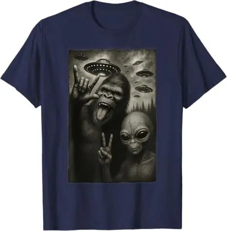 HOT SALE Fun Selfie of Bigfoot Bigfoot Hand Logo on A Stone UFO T-shirt Bigfoot and Alien Enthusiast Y2k Graphic T-shirt