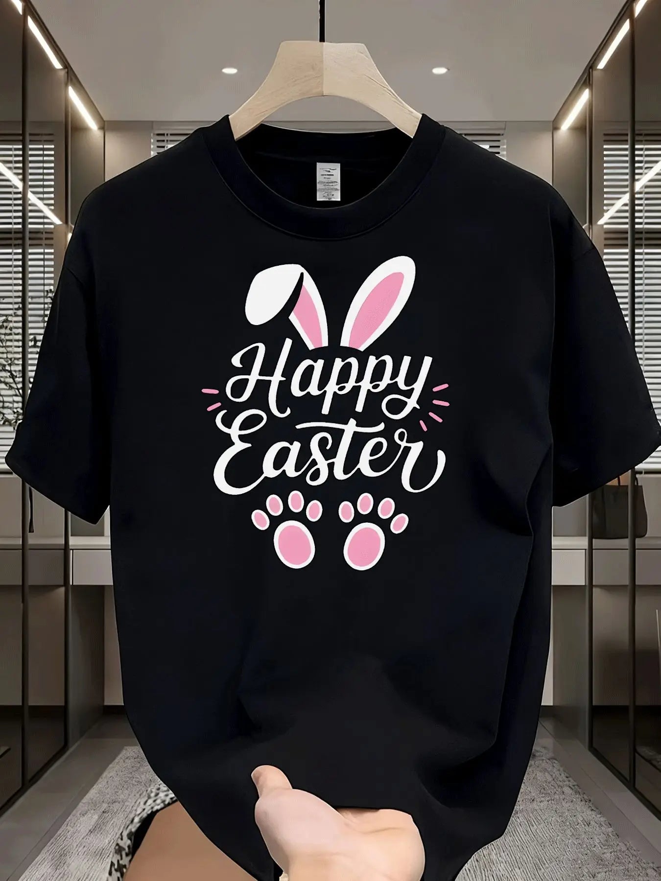 Men'S Casual T-Shirt Featuring a Happy Easter Bunny with Ears And Paw Prints, Perfect for Adult Men'S Fashion As a Holiday Gift Or Party Outfit