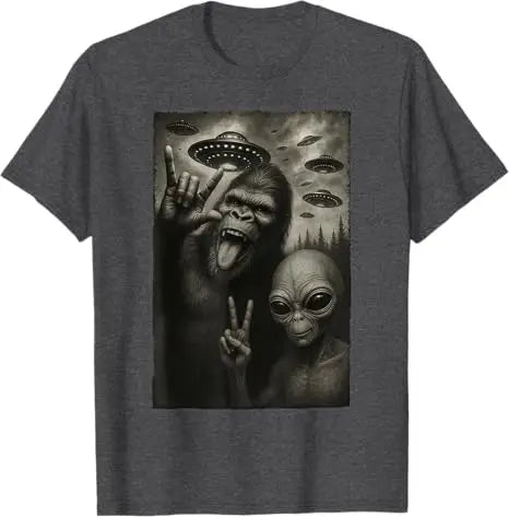 HOT SALE Fun Selfie of Bigfoot Bigfoot Hand Logo on A Stone UFO T-shirt Bigfoot and Alien Enthusiast Y2k Graphic T-shirt