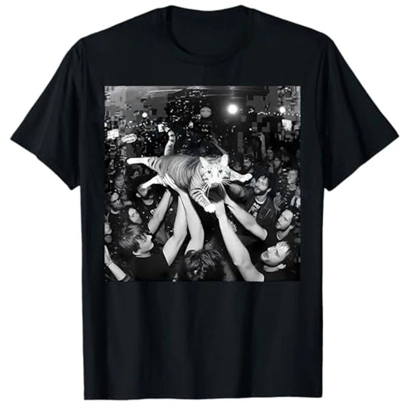 HOT SALE Funny Rock Show Cat Meme Cute Tabby Kitten Crowd Surfing T-shirt Humorous Kitty Star Y2k Street Wear Rap Hip Hop Tee