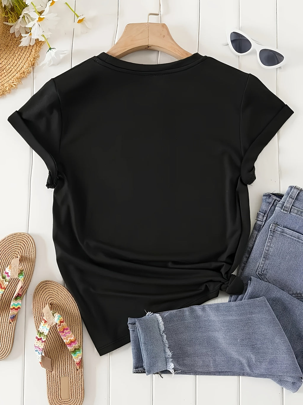 Plus Size, Clover Print Heart Pattern Slim Fit Round Neck T-Shirt- Spring Summer Women's Top Available in Plus Sizes