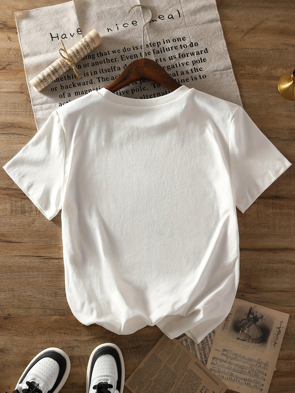 Mom Wants a Coffee-Themed Halloween T-Shirt Featuring a Skull Print, Perfect for Casual And Festive Outfits for Women, with Short Sleeves