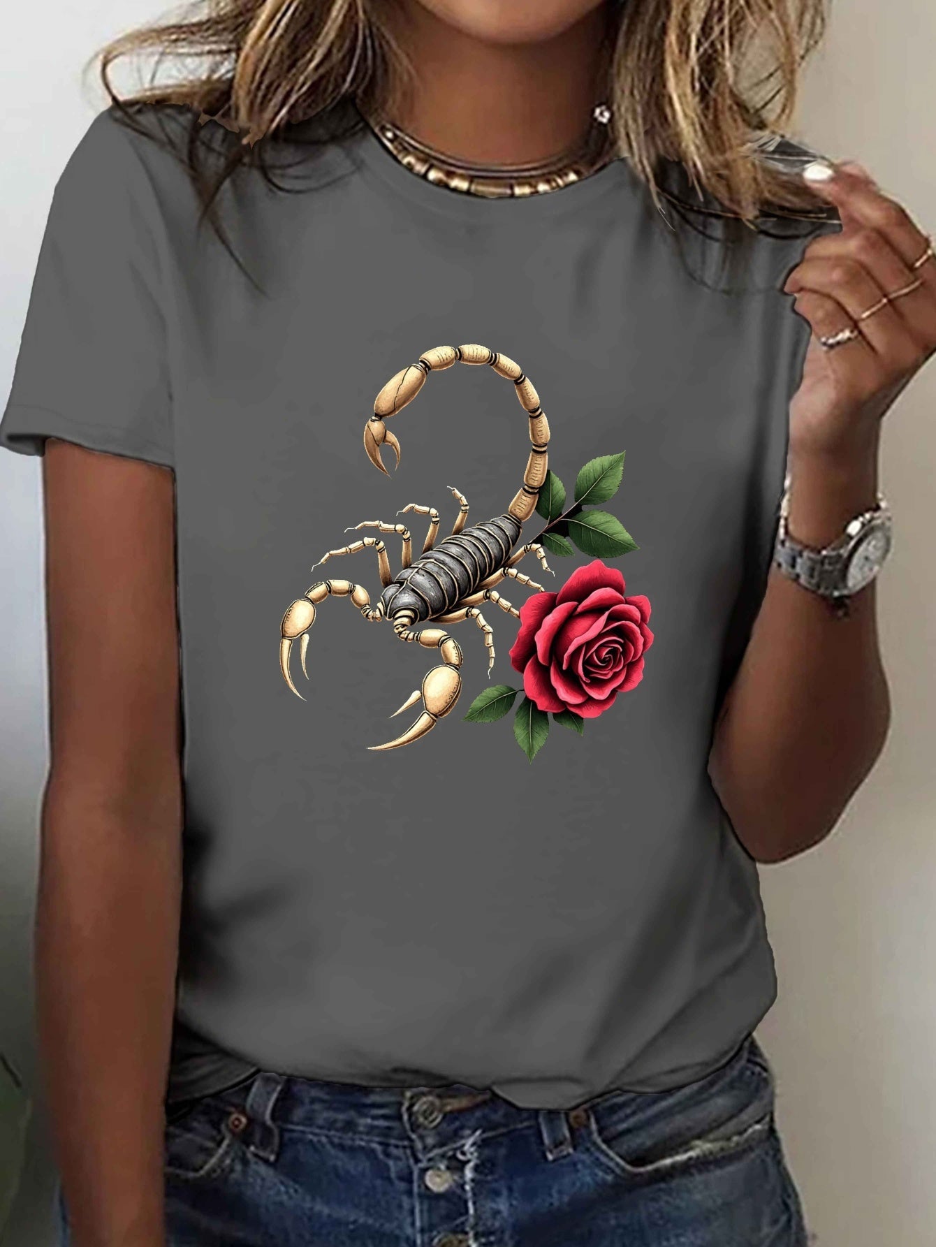 Women's Scorpion and Rose Print T-Shirt - Short Sleeve Crew Neck Top with Scorpion & Rose Graphic, Medium-Stretch Casual Blouse for Spring Summer Casual Attire