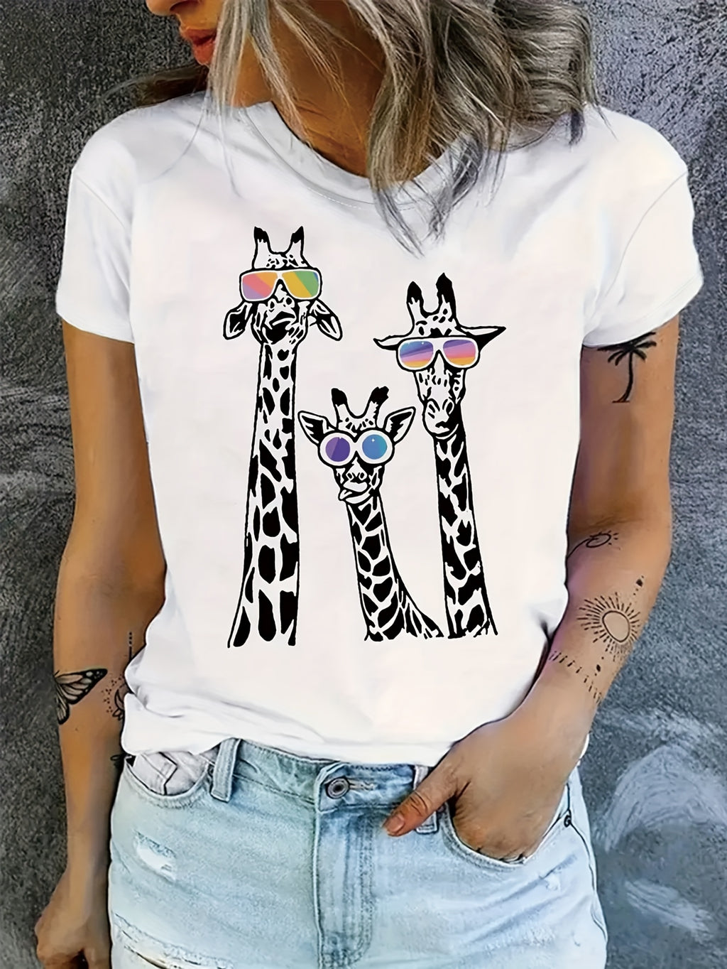 Women'S Casual Giraffe Print T-Shirt with Glasses, Short Sleeve Crew Neck Polyester Knit Top, Slight Stretch, Regular Fit, All Seasons - 95% Polyester, 5% Elastane, 180g/m²