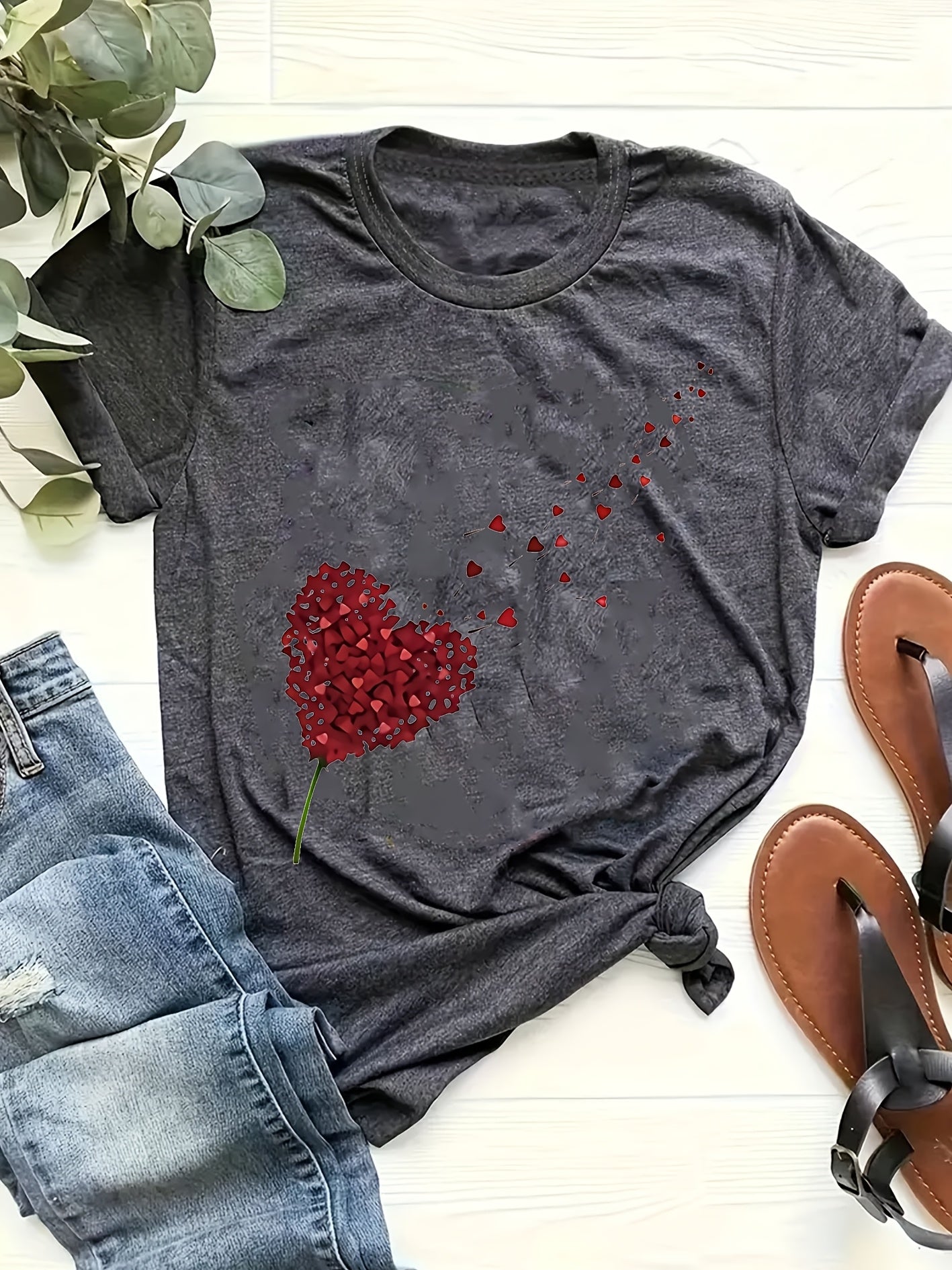 Plus-size Women's Heart Print Casual T-shirt, Short-sleeve Crewneck Top, Dandelion with Love Heart Design, Simple and Sophisticated, Casual and Elegant, Suitable for Daily Wear